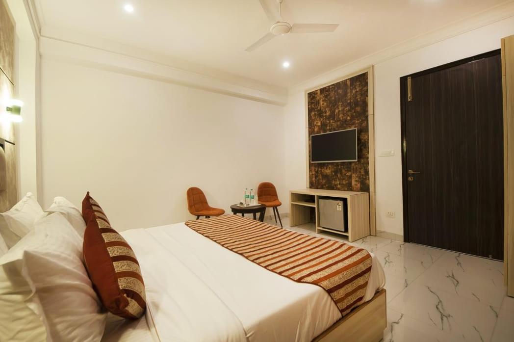 Hotel Almora Inn - Near By Delhi International Airport - With Free Airport Pickup And Drop Nova Deli Exterior foto